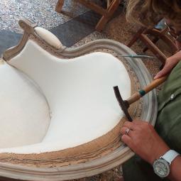 Dernière finition avant la pose du tissu